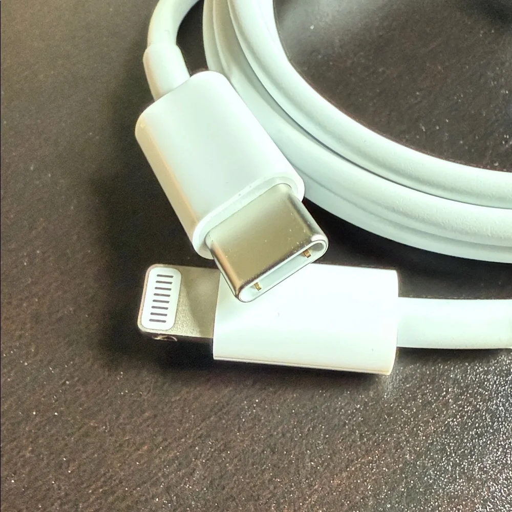Brand New Apple White USB-C to Lightning Cable 1 Meter/3 Foot